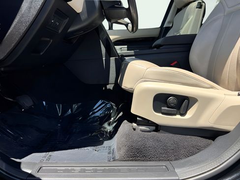 Used 2020 Land Rover Discovery SE AWD/4WD image 37