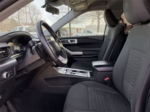 Used 2020 Ford Explorer XLT image 13