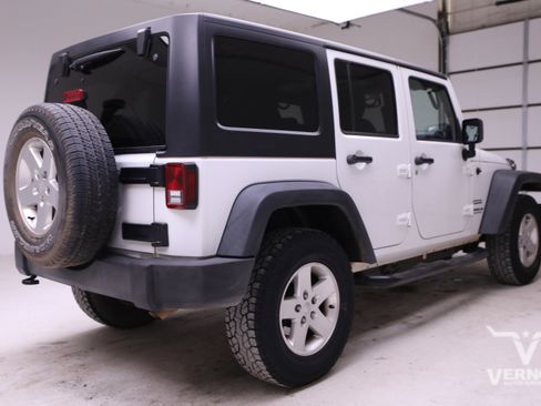 Used 2013 Jeep Wrangler Unlimited Sport image 5