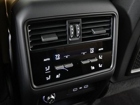 Used 2026 Porsche Cayenne AWD/4WD image 22