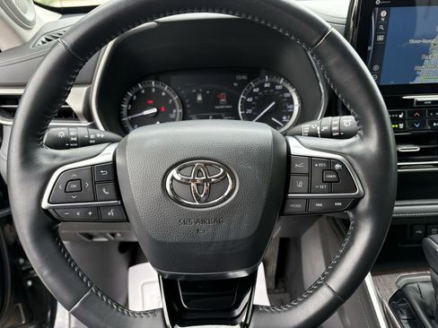 Used 2020 Toyota Highlander Limited image 33