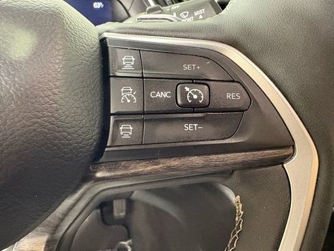 Used 2024 Jeep Grand Cherokee L Limited w/ Luxury Tech Group II image 29