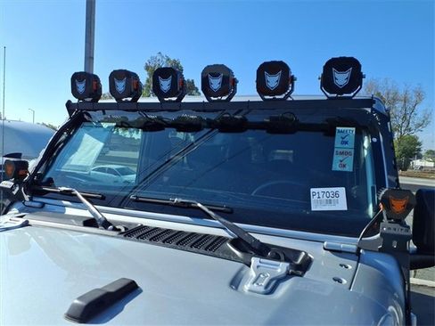 Used 2023 Jeep Gladiator Overland image 8