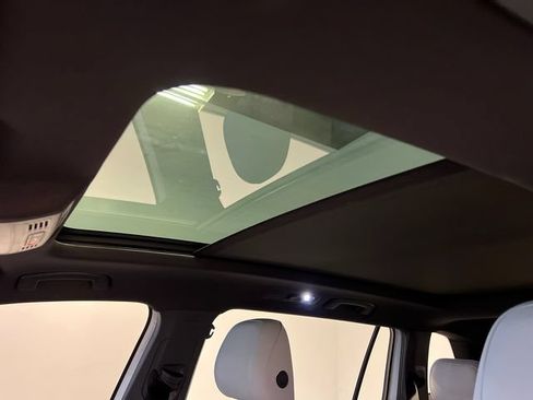 Certified 2021 Volkswagen Tiguan SE R-Line FWD image 28
