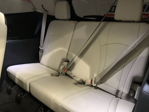 Used 2022 Buick Enclave Essence w/ Sport Touring Edition image 14