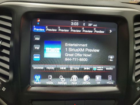 Used 2018 Jeep Cherokee Latitude Plus image 35