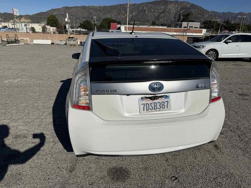 Used 2014 Toyota Prius Plug-In Hybrid image 5