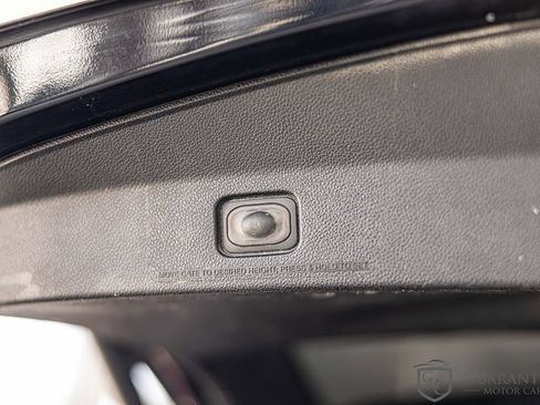 Used 2020 Ford Explorer XLT w/ Equipment Group 202A RWD image 18