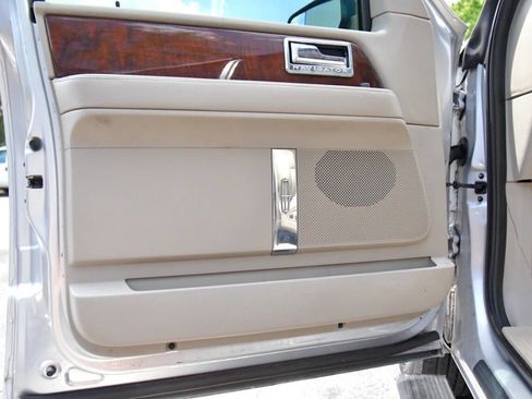 Used 2014 Lincoln Navigator 2WD image 20