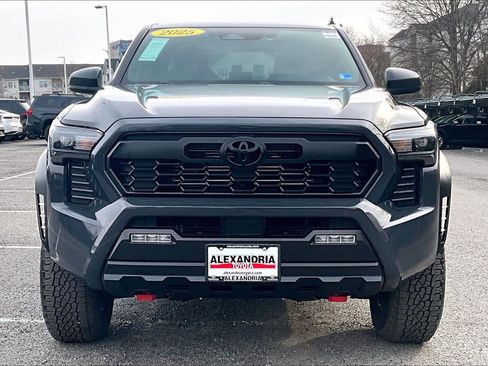 Used 2025 Toyota Tacoma TRD Off-Road image 3