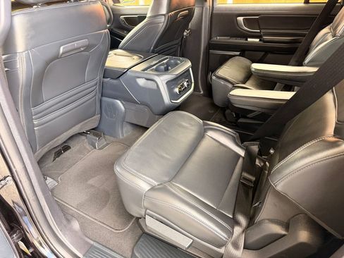 Used 2025 Ford Expedition Platinum w/ Stealth Appearance Package AWD/4WD image 33