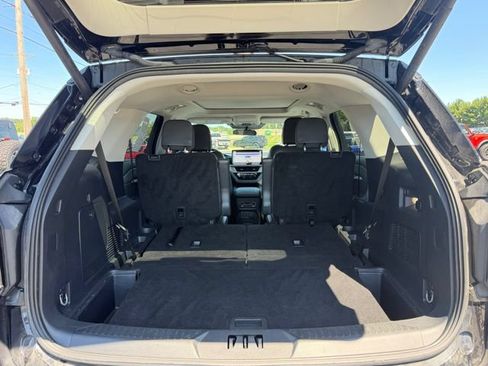 Used 2025 Ford Explorer Active w/ Active Comfort Package AWD/4WD image 6