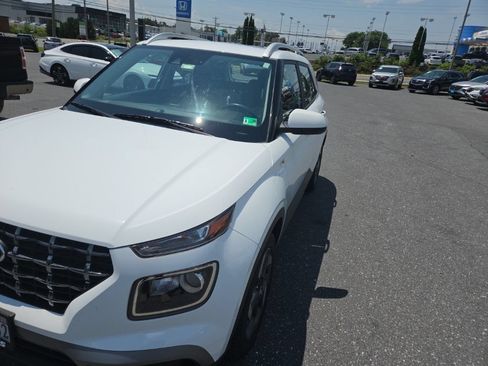 Used 2022 Hyundai Venue SEL w/ Cargo Package FWD image 4