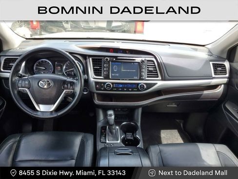 Used 2017 Toyota Highlander SE image 13