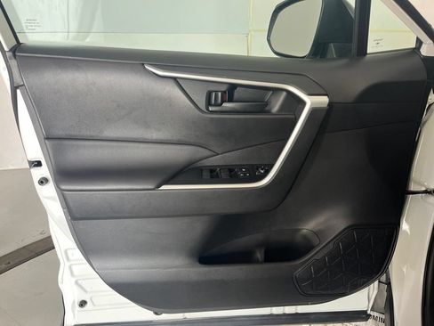 Used 2022 Toyota RAV4 LE AWD/4WD image 26