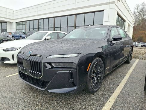 New 2026 BMW i7 xDrive60 w/ Executive Package AWD/4WD image 1