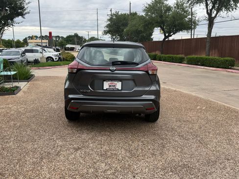 Used 2023 Nissan Kicks S FWD image 5
