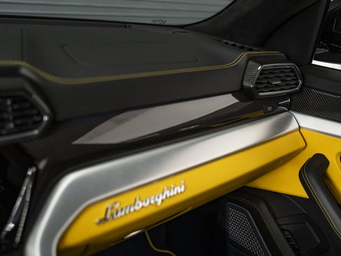 Used 2022 Lamborghini Urus AWD/4WD image 41