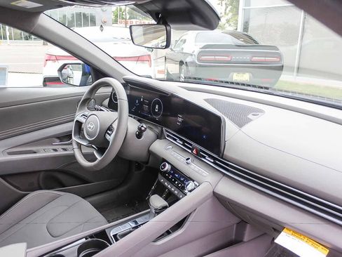 Certified 2025 Hyundai Elantra SEL FWD image 21