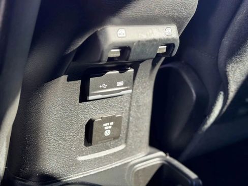 Used 2019 Jeep Wrangler Unlimited Rubicon w/ Cold Weather Group AWD/4WD image 25