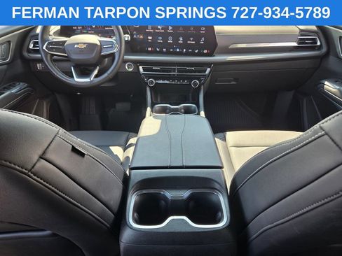 Used 2025 Chevrolet Traverse LT FWD image 17