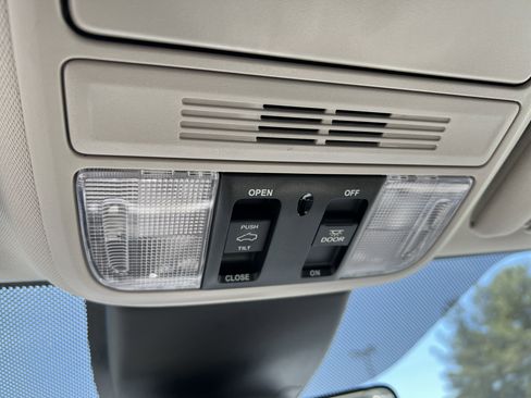 Used 2025 Honda Odyssey EX-L image 6