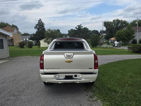 Used 2011 Chevrolet Avalanche LTZ AWD/4WD image 3