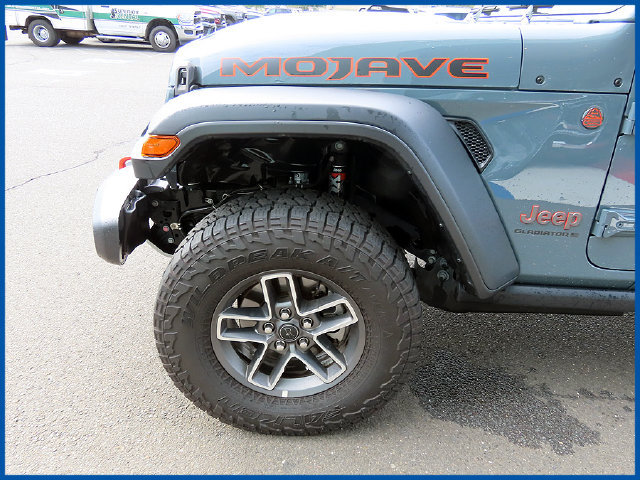 Certified 2026 Jeep Gladiator Mojave AWD/4WD image 4