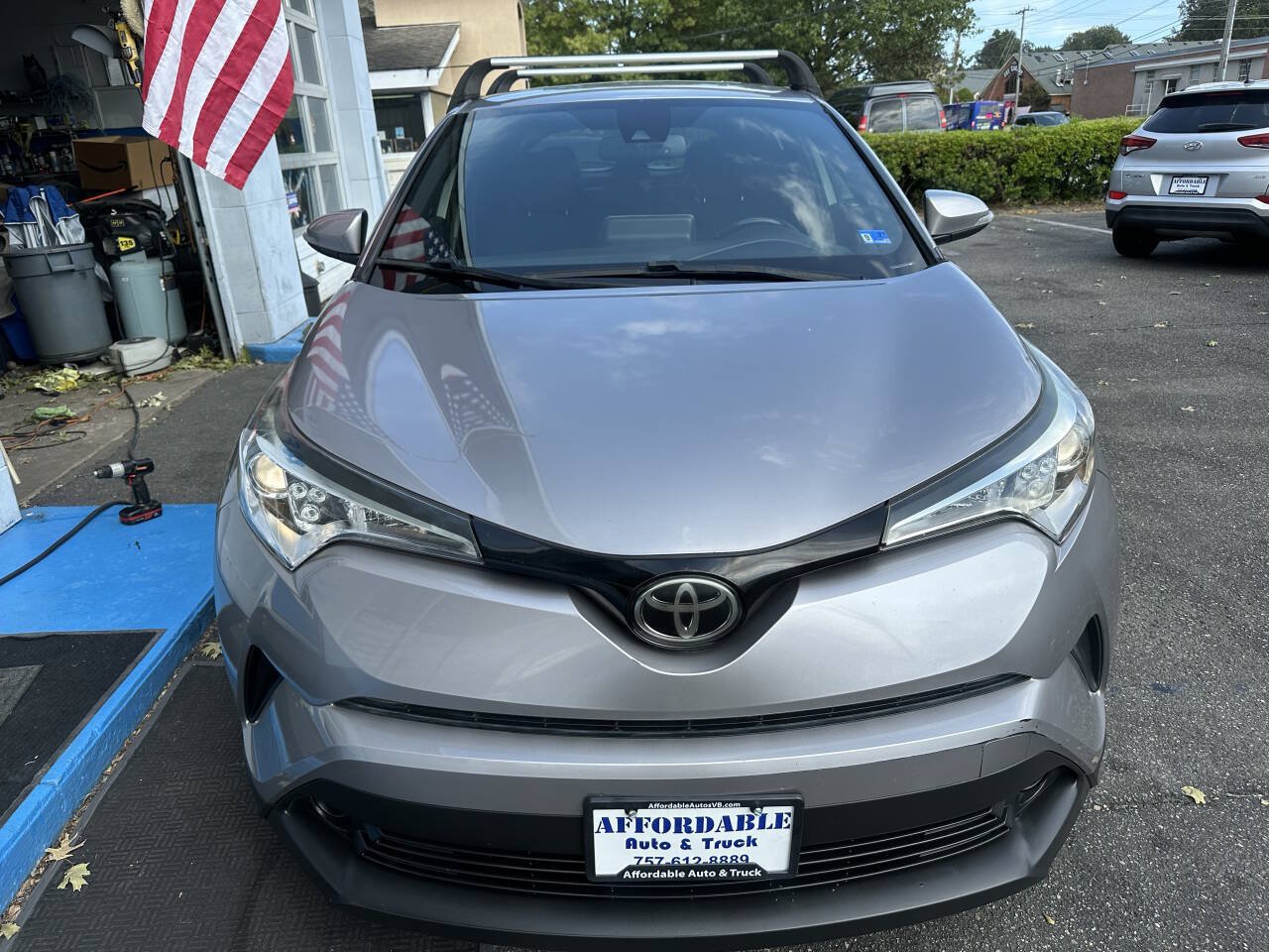 Used 2019 Toyota C-HR XLE FWD image 9