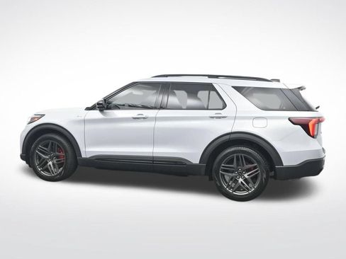 Certified 2026 Ford Explorer ST-Line w/ ST-Line Street Pack RWD image 9