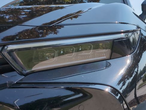 Certified 2023 Toyota Crown AWD/4WD image 6