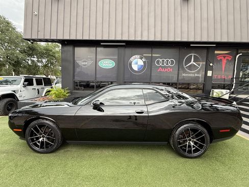 Used 2018 Dodge Challenger SXT RWD image 7