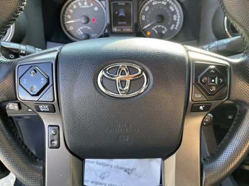 Certified 2017 Toyota Tacoma TRD Off-Road AWD/4WD image 19