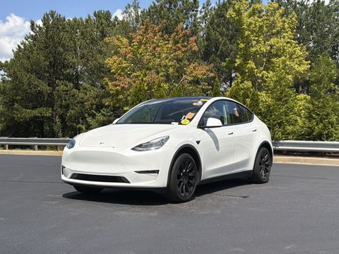 Used 2021 Tesla Model Y 2WD image 11