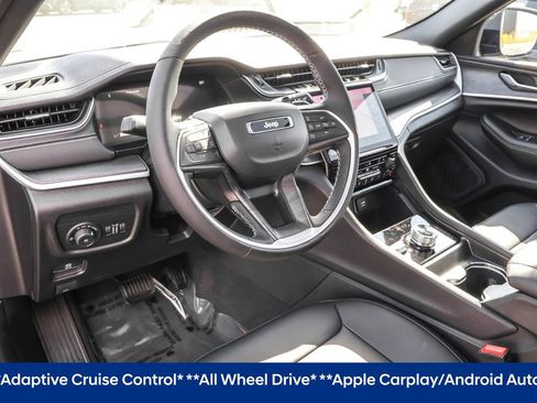 Used 2025 Jeep Grand Cherokee Limited image 5