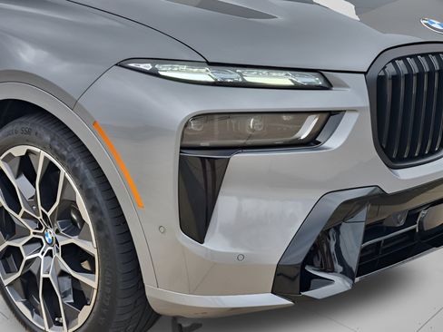 Certified 2025 BMW X7 M60i AWD/4WD image 30