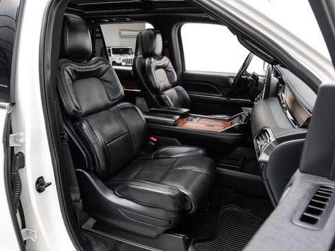 Used 2021 Lincoln Navigator Reserve w/ Luxury Package image 39