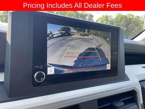 Used 2024 Toyota Tacoma TRD Off-Road AWD/4WD image 31