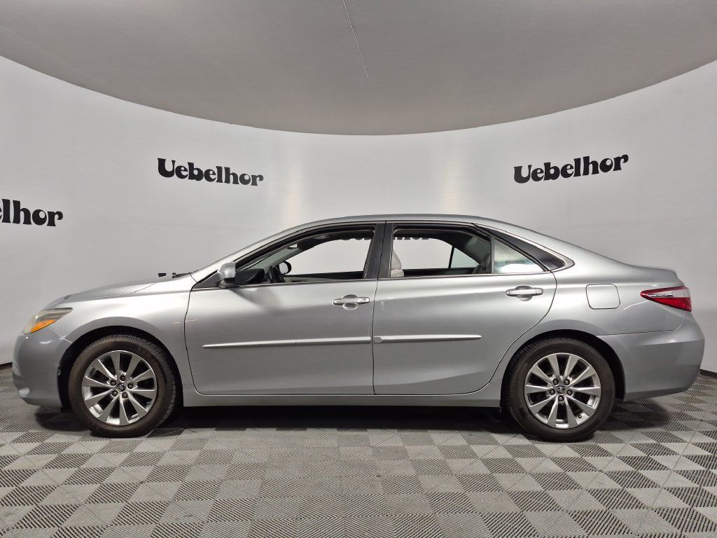 Used 2015 Toyota Camry XLE w/ Moonroof Package FWD image 4