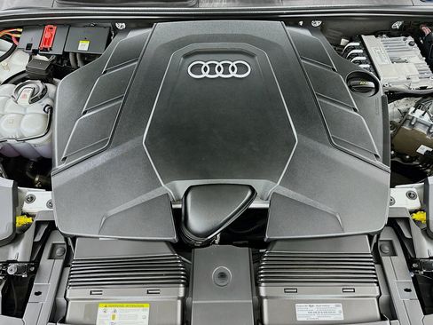 Used 2022 Audi Q8 Premium Plus w/ Premium Plus Package image 31