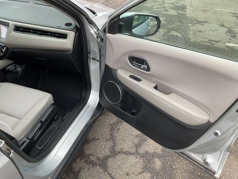 Used 2016 Honda HR-V EX image 19