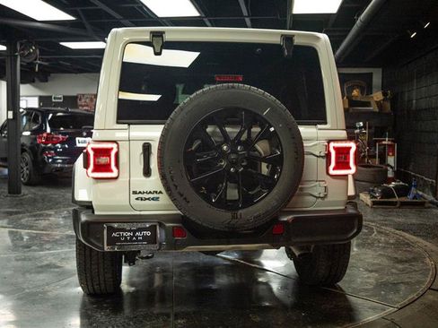 Used 2025 Jeep Wrangler Unlimited Sahara w/ Safety Group AWD/4WD image 6