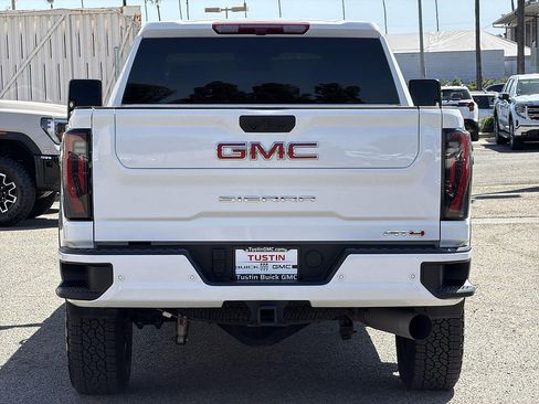 Used 2025 GMC Sierra 2500 AT4 AWD/4WD image 5