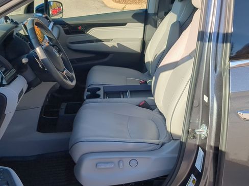 Used 2024 Honda Odyssey Elite image 12
