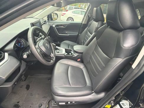 Used 2021 Toyota RAV4 XLE Premium AWD/4WD image 20