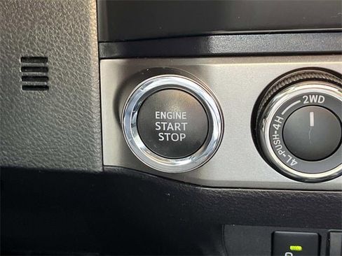 Used 2020 Toyota Tacoma Limited image 35