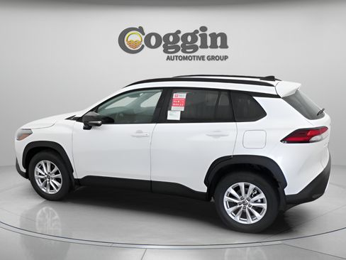 Used 2026 Toyota Corolla Cross LE FWD image 8