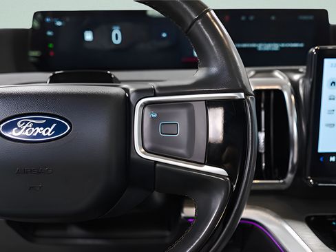 Used 2025 Ford Expedition Platinum AWD/4WD image 13