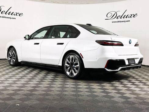 Used 2023 BMW i7 xDrive60 w/ Executive Package 2 AWD/4WD image 4