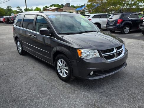 Used 2019 Dodge Grand Caravan SXT FWD image 3